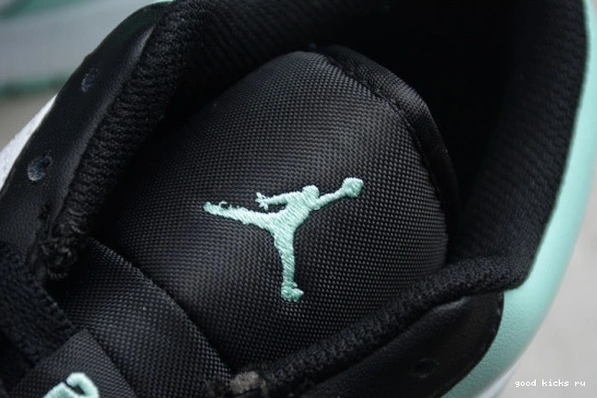 553558-117 Low Emerald 1 553558-117 Toe Jordan 0415